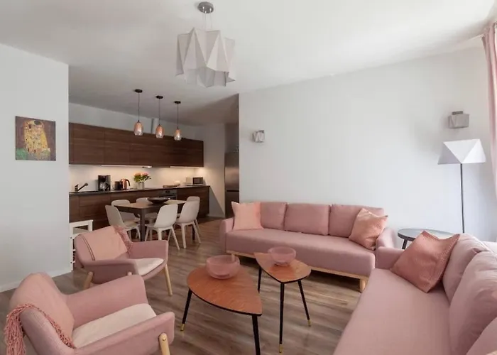 Voyage House